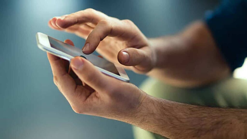 9 ways to self-care | स्वयं की देखभाल 7 taking-a-regular-social-media-break