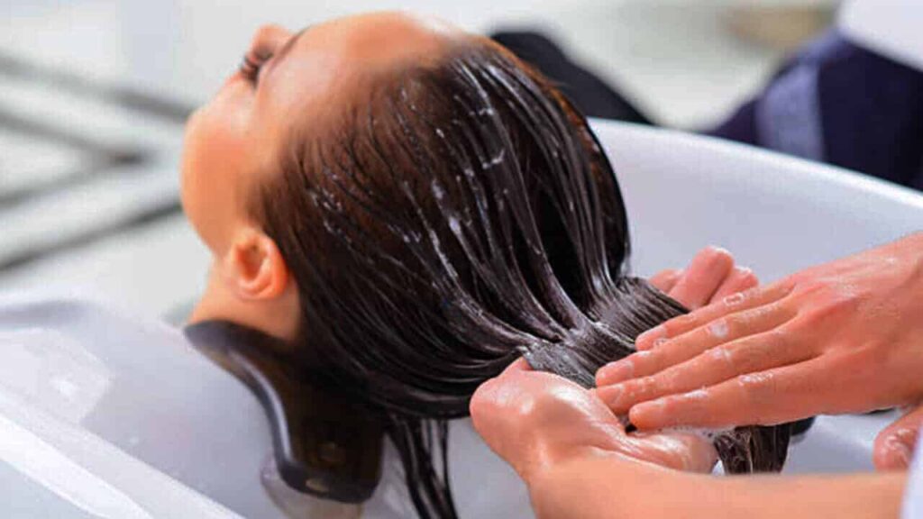 Oily Hair Problem | चिपचिपे बालों की समस्या 2 apply-conditioner