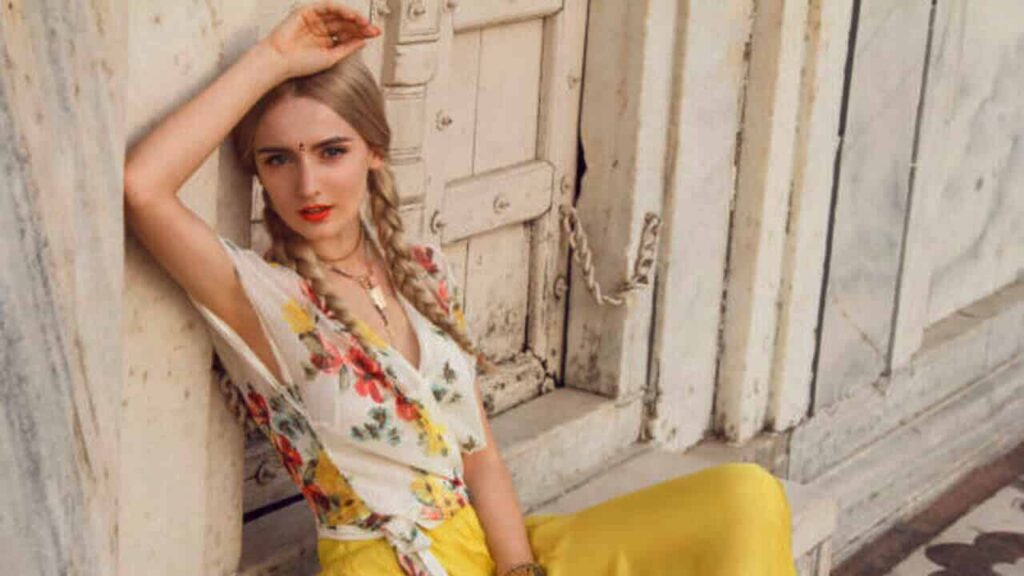 Leo Woman Dresses | सिंह महिला वेशभूषा 1 leo-woman- dresses-in-daily-use